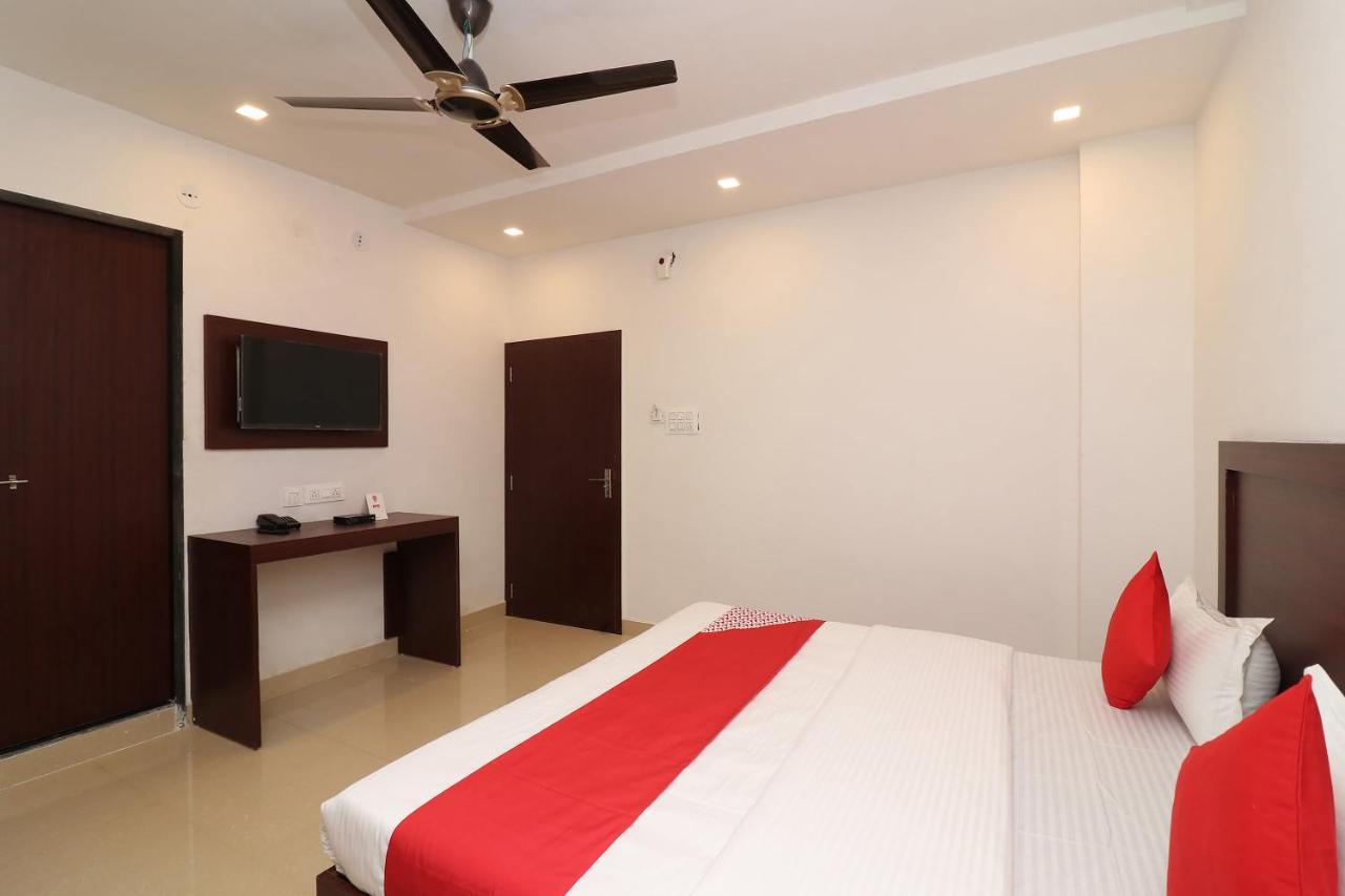 Oyo 1021 Hotel Gayatri Residency Tirath Екстер'єр фото