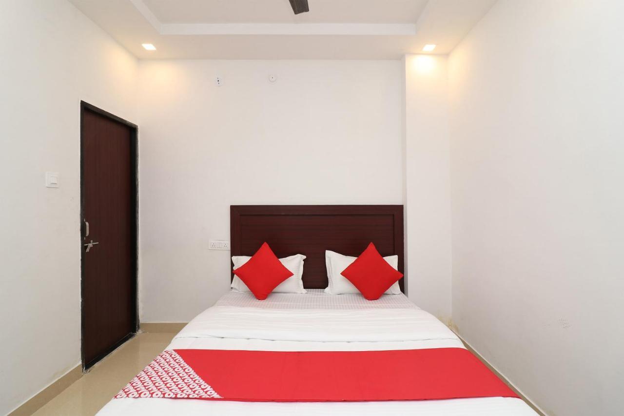 Oyo 1021 Hotel Gayatri Residency Tirath Екстер'єр фото
