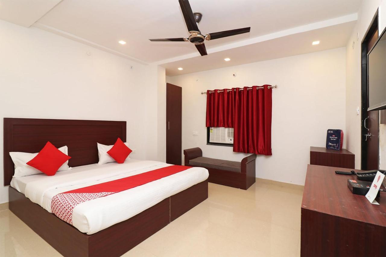 Oyo 1021 Hotel Gayatri Residency Tirath Екстер'єр фото