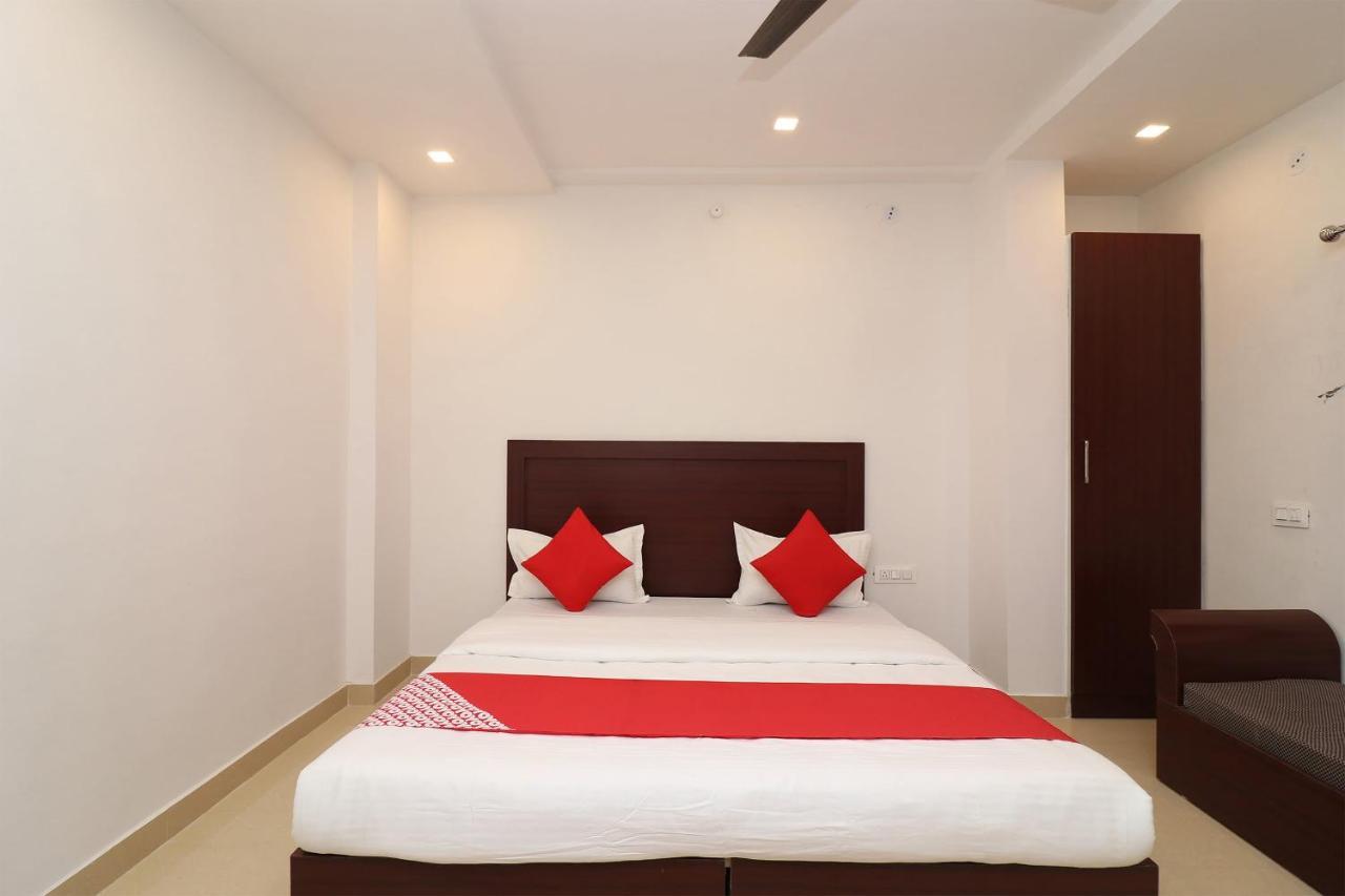 Oyo 1021 Hotel Gayatri Residency Tirath Екстер'єр фото
