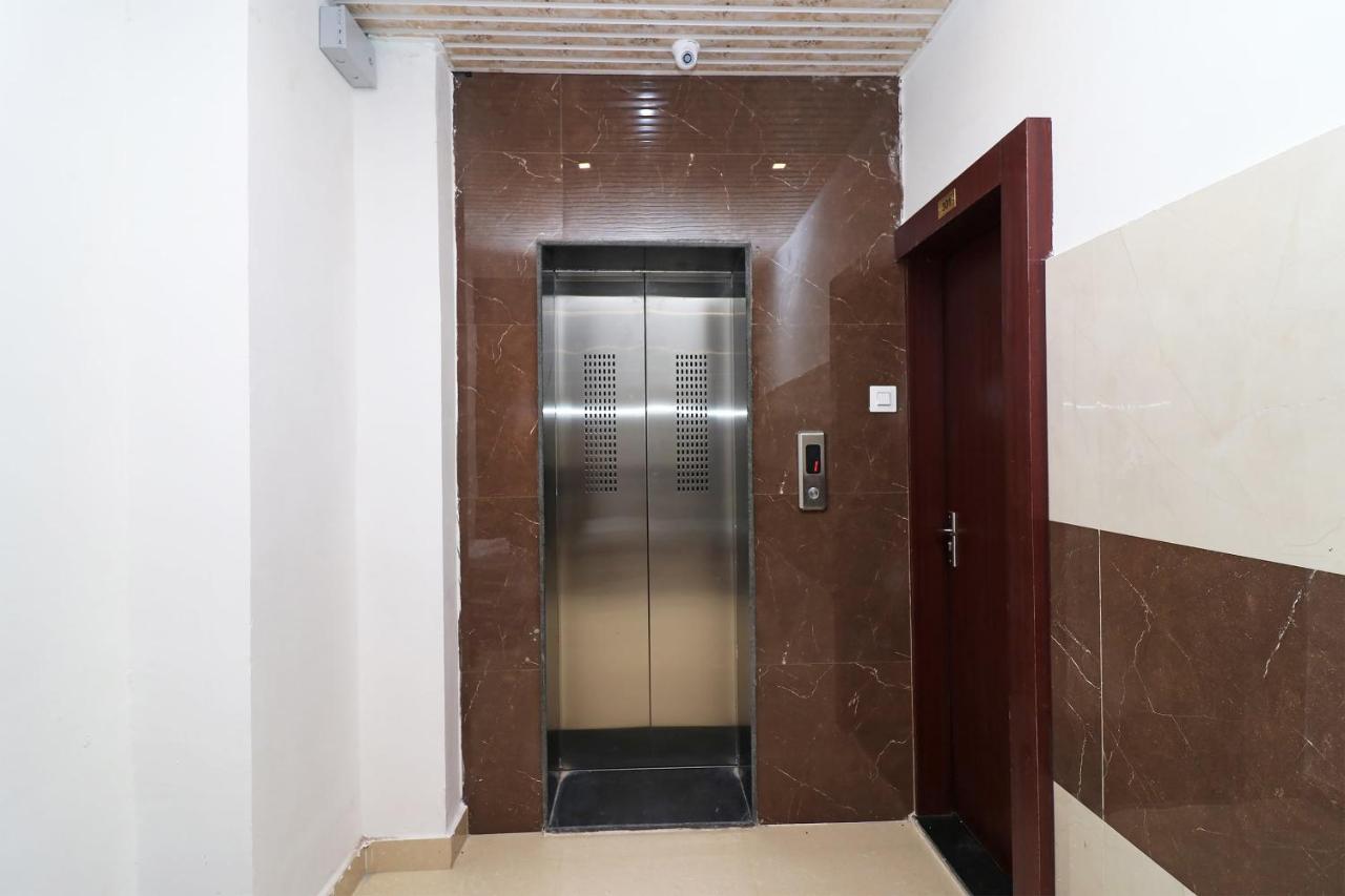 Oyo 1021 Hotel Gayatri Residency Tirath Екстер'єр фото