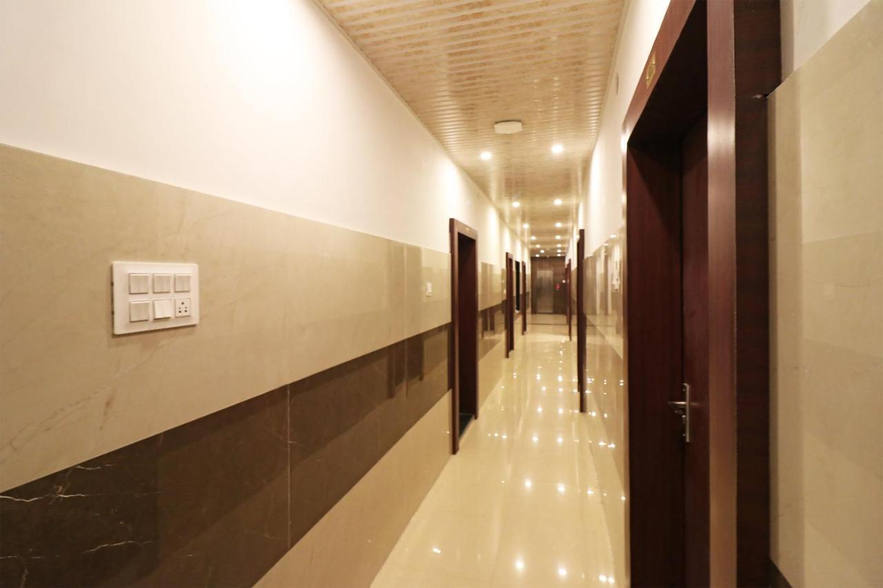 Oyo 1021 Hotel Gayatri Residency Tirath Екстер'єр фото