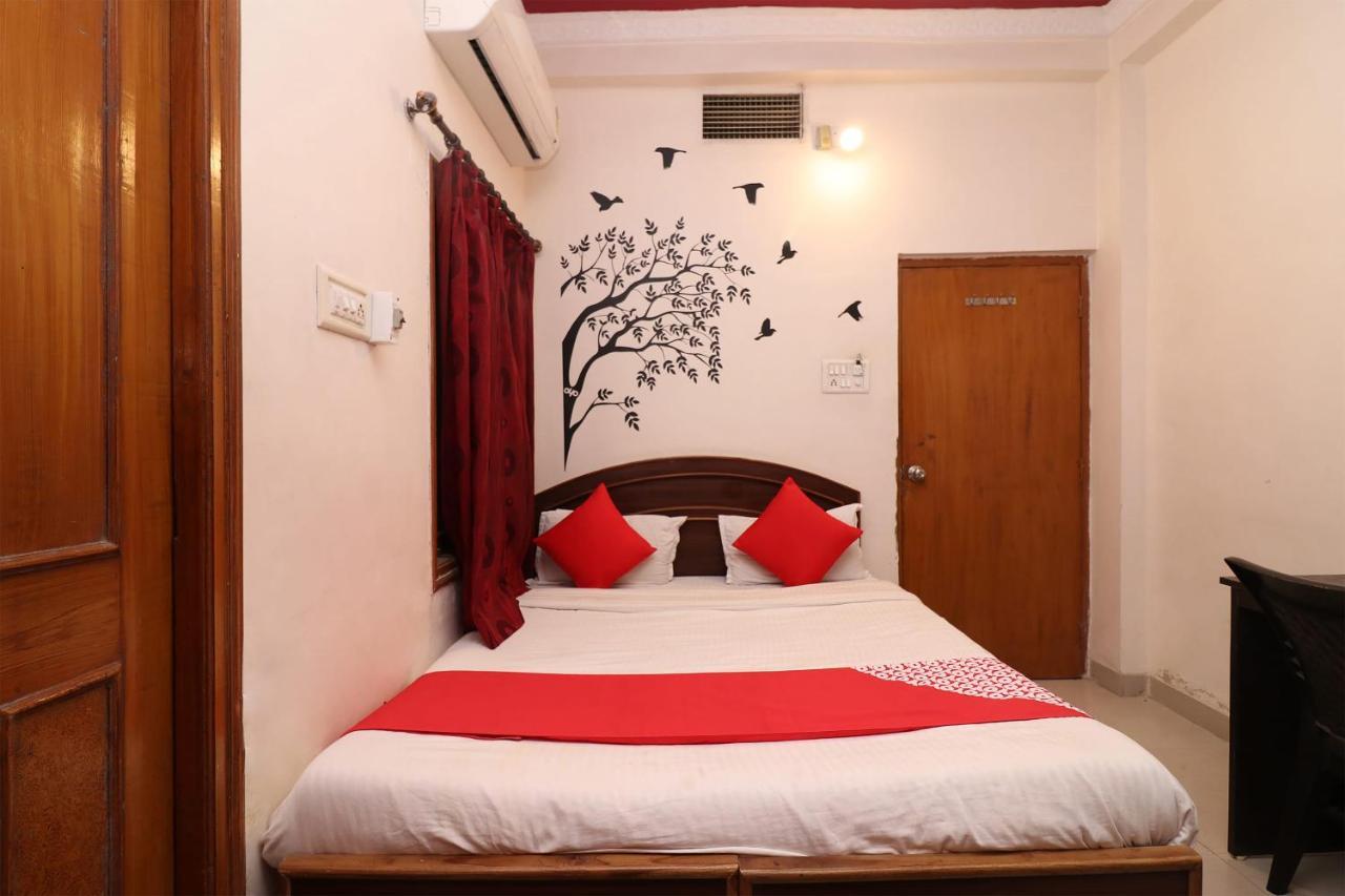 Oyo 1021 Hotel Gayatri Residency Tirath Екстер'єр фото