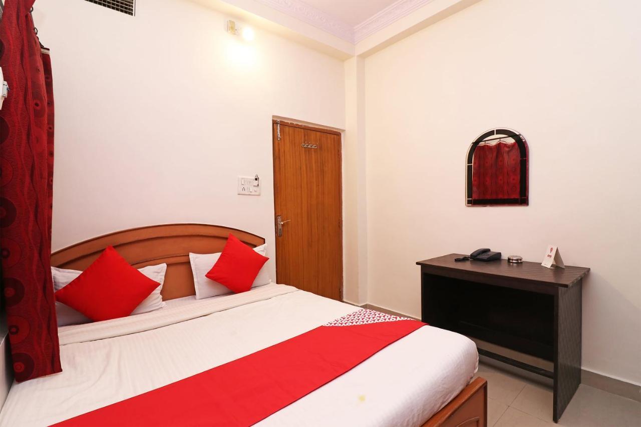 Oyo 1021 Hotel Gayatri Residency Tirath Екстер'єр фото