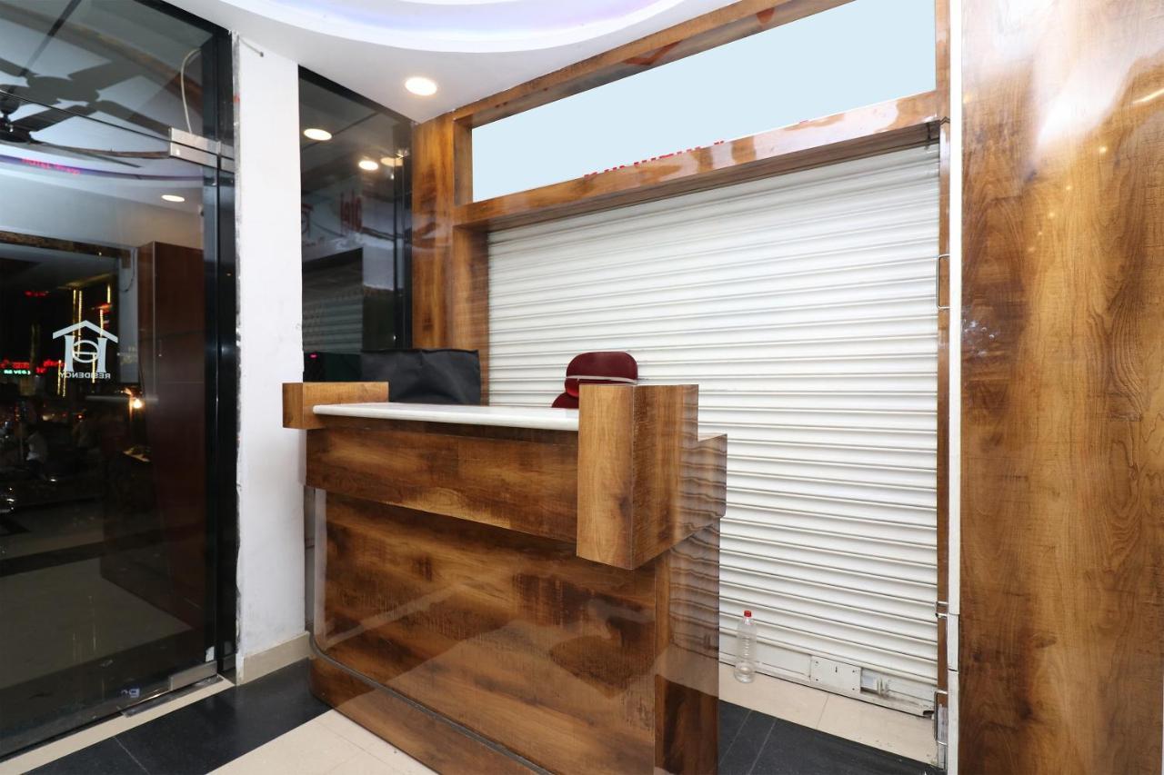 Oyo 1021 Hotel Gayatri Residency Tirath Екстер'єр фото
