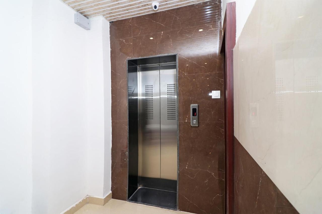 Oyo 1021 Hotel Gayatri Residency Tirath Екстер'єр фото