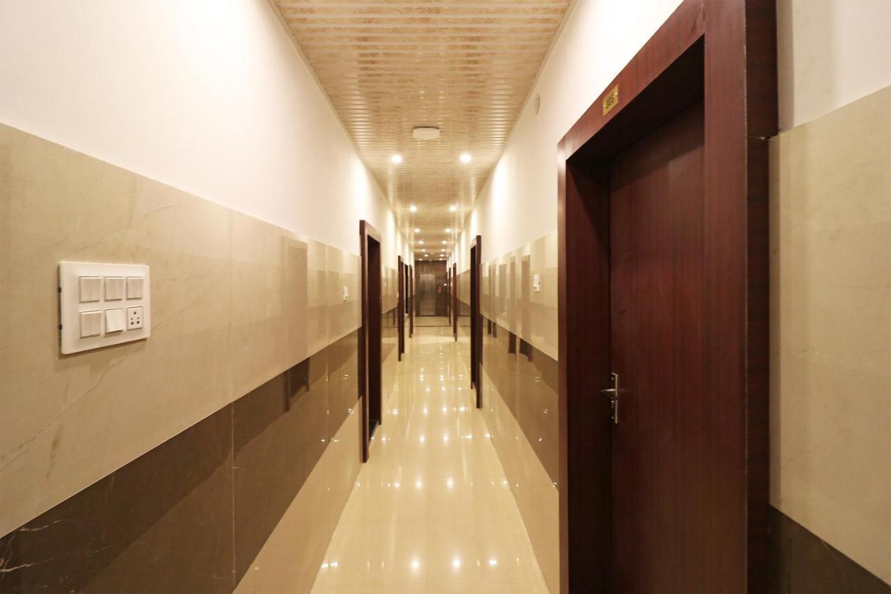 Oyo 1021 Hotel Gayatri Residency Tirath Екстер'єр фото