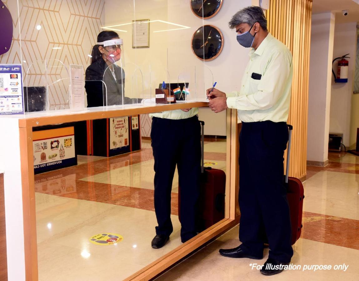 Oyo 1021 Hotel Gayatri Residency Tirath Екстер'єр фото